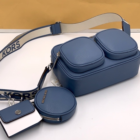 Michael Kors Jet Set Md Leather
Crossbody Bag with Case for Apple
AirPods Pro - Picture 12 of 16